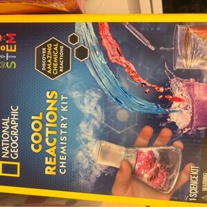 National Geographic Cool Reactions Chemistry Kit - Blue, Yellow, Pink